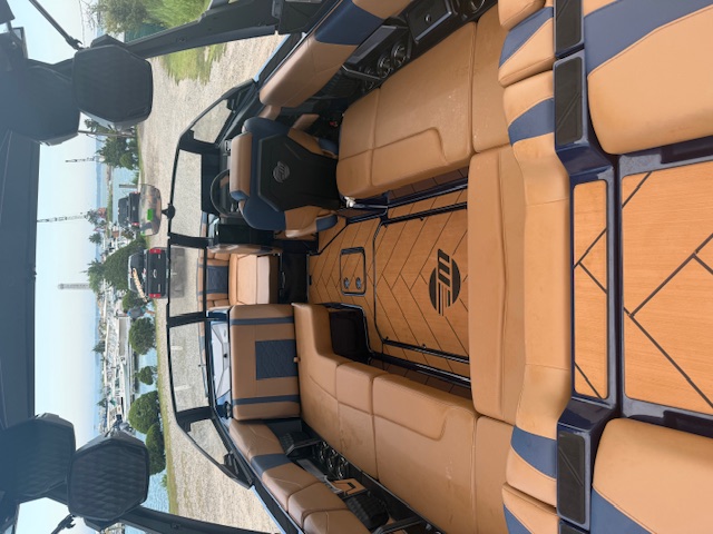 2025 Malibu 23 LSV Icon